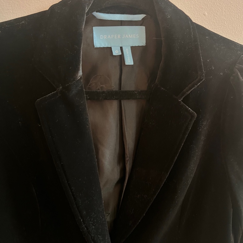 Draper James Black Velvet Blazer | Size 0 | Tailored Fit - Picture 3 of 6